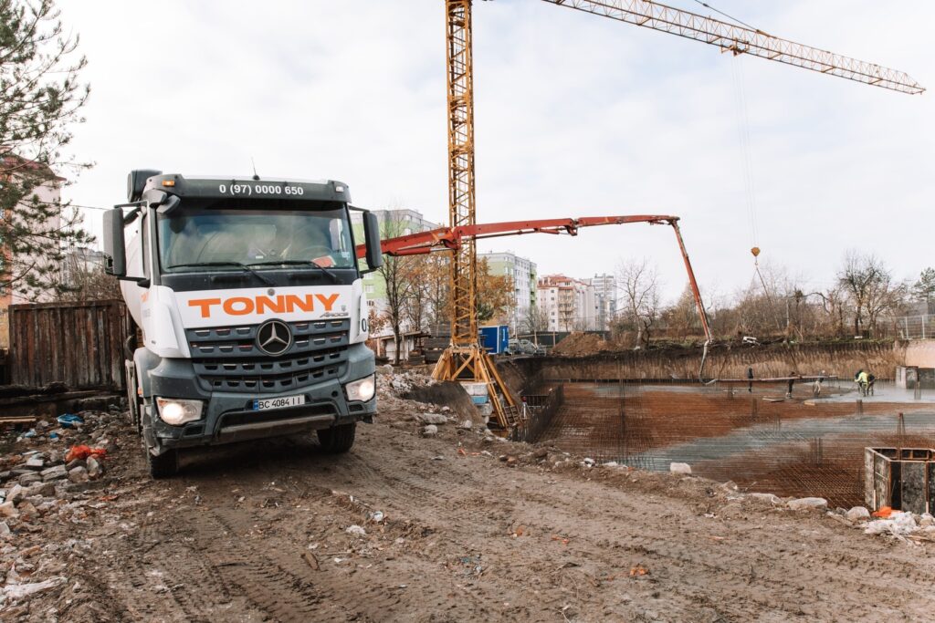 заливка фундаменту на будівництві від Tonny бетон Львів