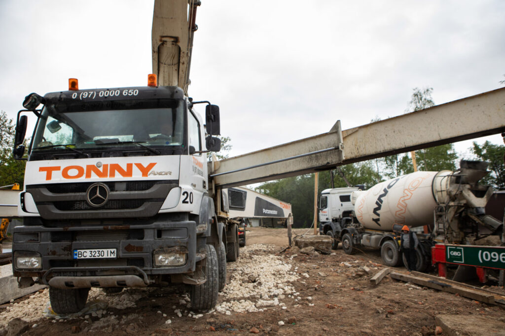 заливка фундаменту на будівництві від Tonny бетон Львів